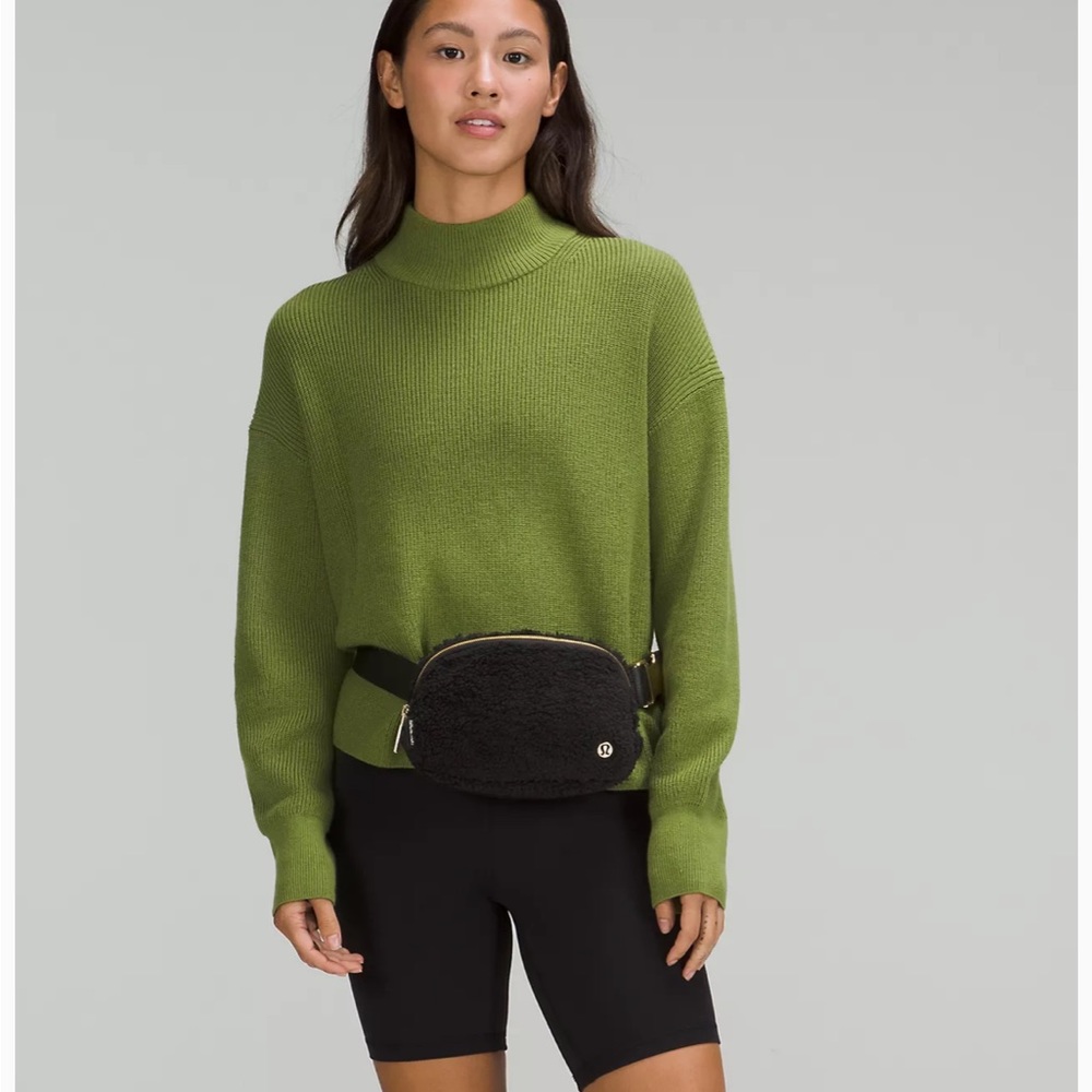 Lululemon Everywhere Fleece Belt Bag Black - Picture 3 of 6